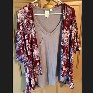 Daytrip Kimono Size Small WITH White Crow VNeck